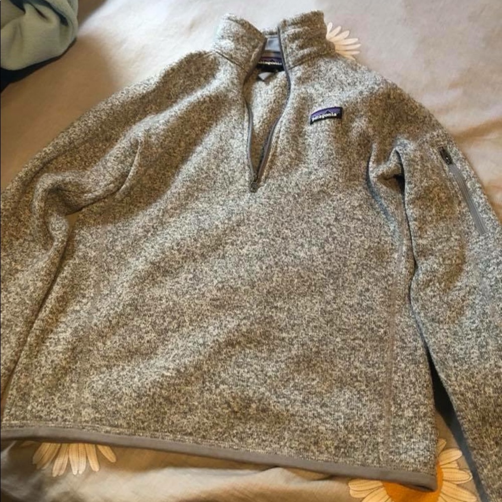 Women’s quarter zip. Like new condition.